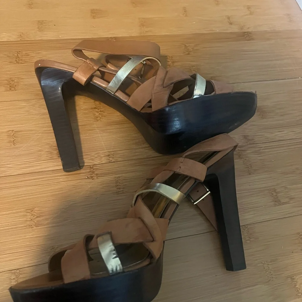 BCBGirls 9.5 platform strappy gold/tan heel